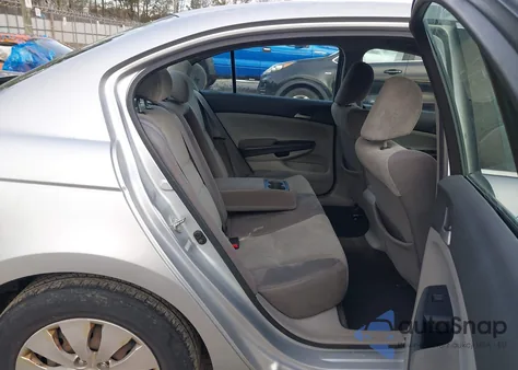 2010 Honda Accord 2.4 Lx z USA, uszkodzony, nr VIN 1HGCP2F35AA072380